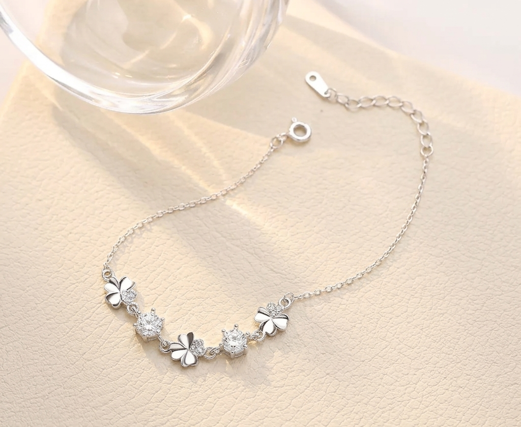 Pulsera de Plata de Ley S925 y Zircón. Trébol de Cuatro Hojas.