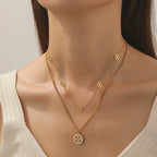 Collar de doble capa de acero inoxidable 304, chapado al vacío (en horno) diseño de flor hueca y colgante de flor pequeña y concha