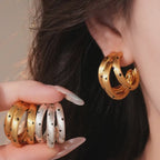 Pendientes de diseño de lujo de plata multicapa lunares en forma de C.