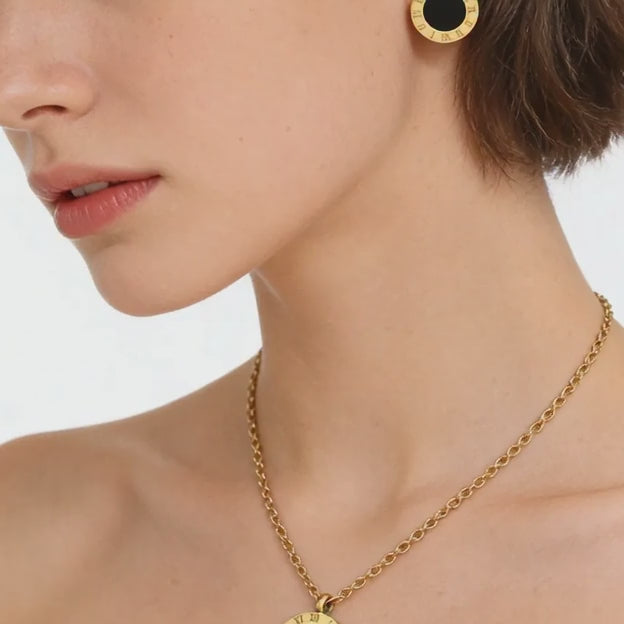 Conjunto de joyas geométricas, de acero inoxidable 304 con acabado chapado en oro.